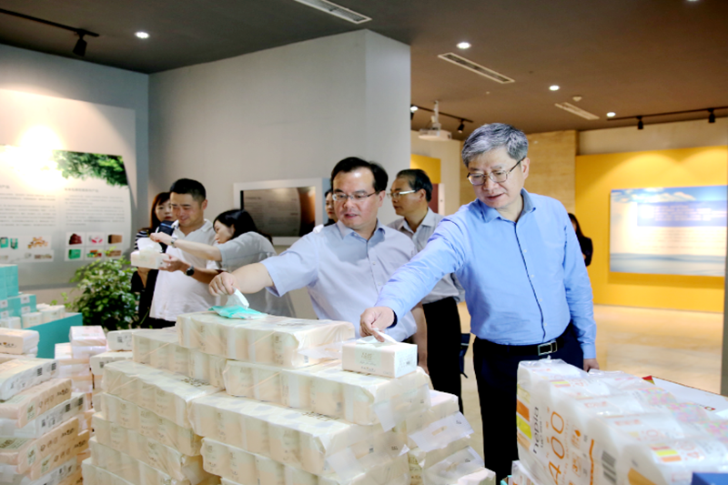 2019年 5月22日，時(shí)任浙江省社會(huì)組織綜合黨委專(zhuān)職副書(shū)記、省民政廳社會(huì)組織管理局局長(zhǎng)蔡國(guó)華蒞臨景興紙業(yè)調(diào)研企業(yè)發(fā)展情況和黨建工作