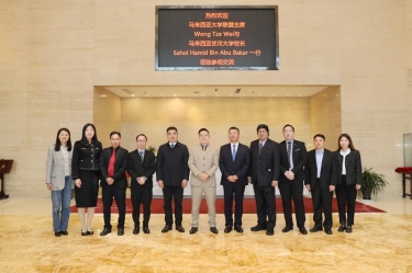 馬來西亞大學聯盟主席拿督斯里黃炫碩一行蒞臨景興紙業參觀交流，共建“一帶一路”人才培養培訓基地